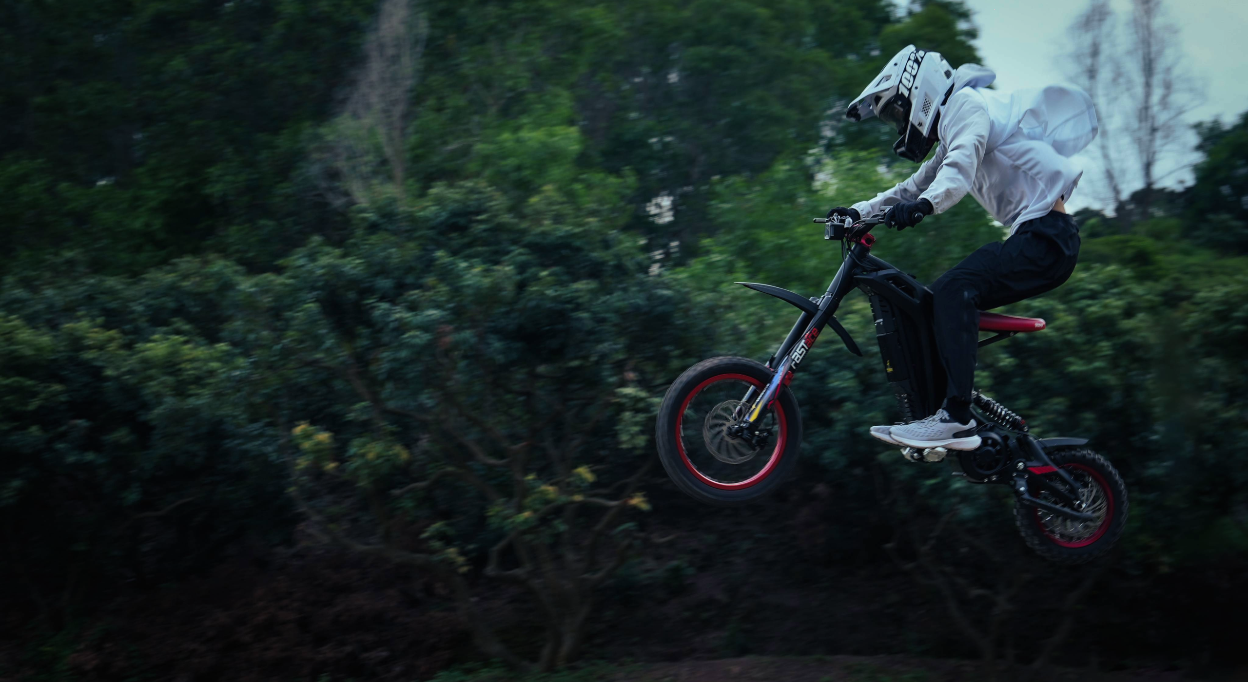 The Sound of Silence: Experiencing the Quiet Power of Electric Dirt Bikes